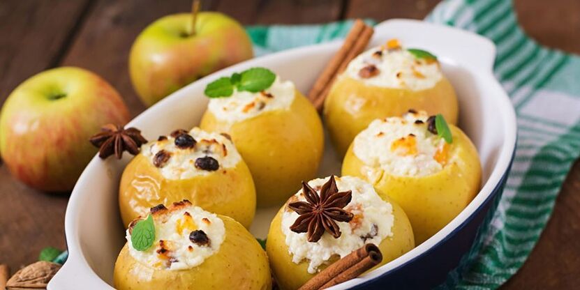 Ideal dessert for a hypoallergenic diet - baked apples with cottage cheese