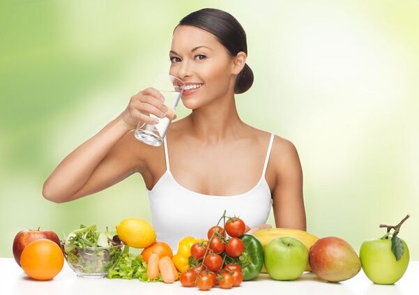 The principle of the water diet is to adhere to a drinking regime, along with the use of healthy foods